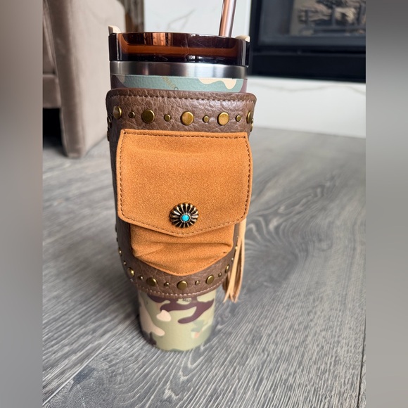 Post Malone x Stanley Quencher H2.0 FlowState Tumbler with Quencher Pouch Belt - Picture 5 of 16